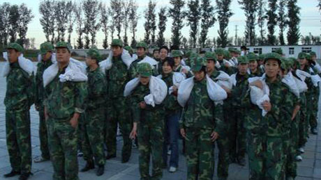 饲料动保板块在职员工军事化强化训练营，，时刻坚持高昂的斗志